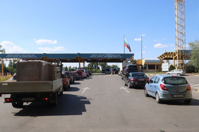 ОА Русе: Над 6000 леки автомобила са излезли от България през ГКПП „Дунав мост“ за последните 24 часа 