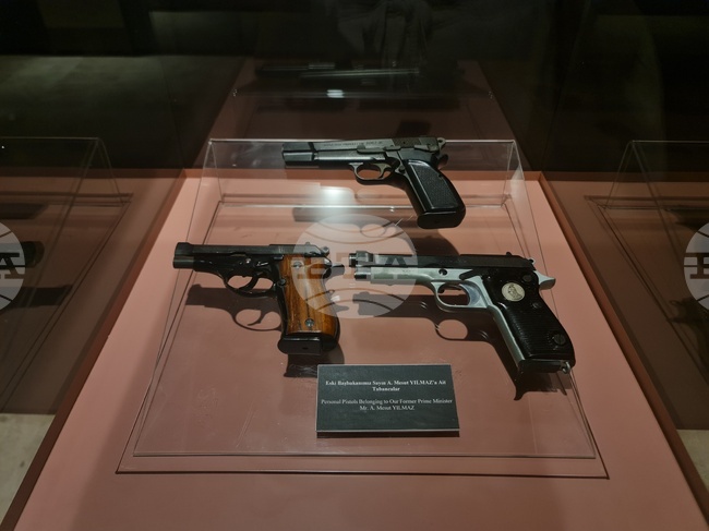 Арестуваха мъж след като нахлу в сградата на спортна телевизия в Истанбул с пистолет, който се оказа играчка 