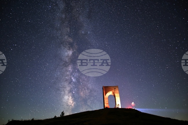 Троян - Арка на свободата - Персеиди