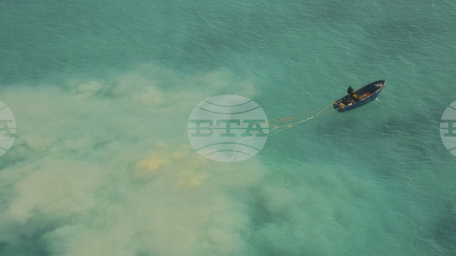 Китайската армия обяви, че "е прогонила" американски военен кораб от водите на плитчината Скарбъро