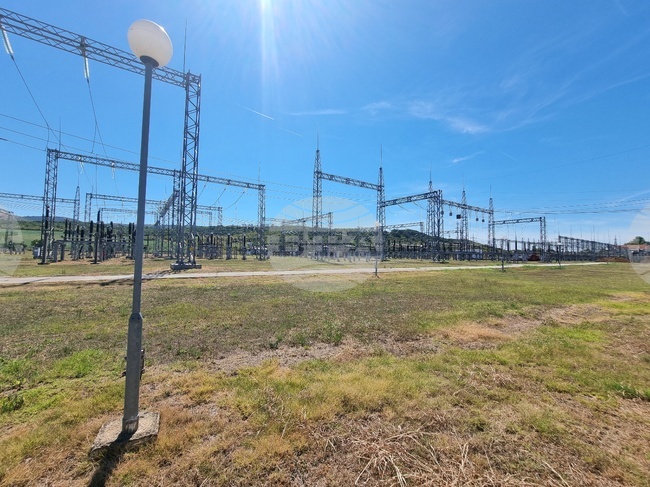 С над 14 процента поевтинява токът за българския бизнес за утре