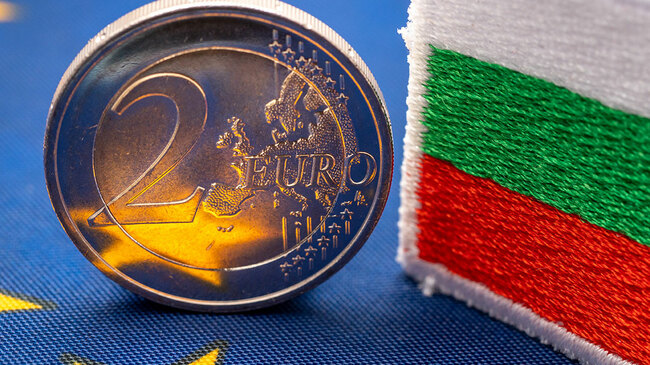 Government, Political Leaders React to President's Proposal for Euro Referendum