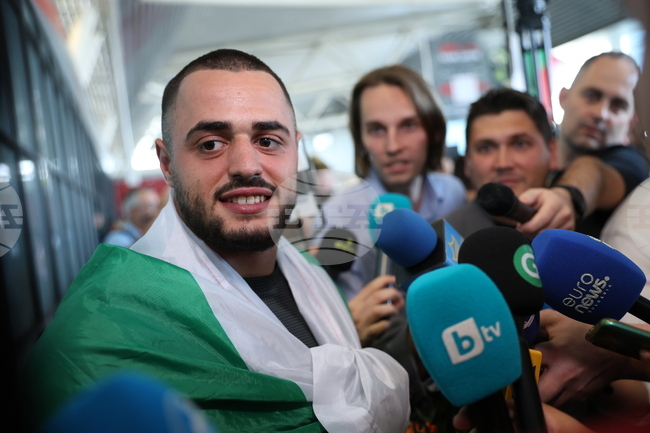 Weightlifter Karlos Nasar Returns Home as European Champion with Two World Records