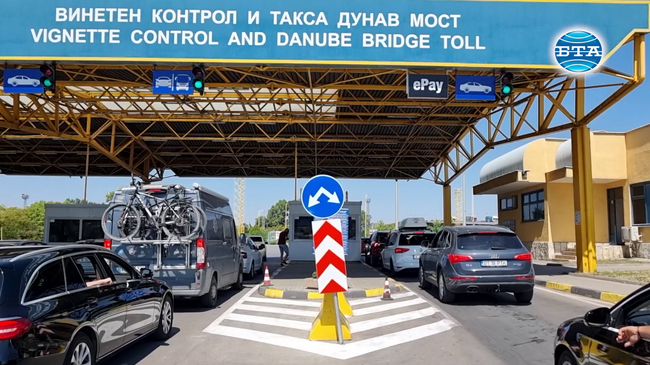 Изключително интензивен е трафикът на камиони и леки автомобили в района на Дунав мост при Русе
