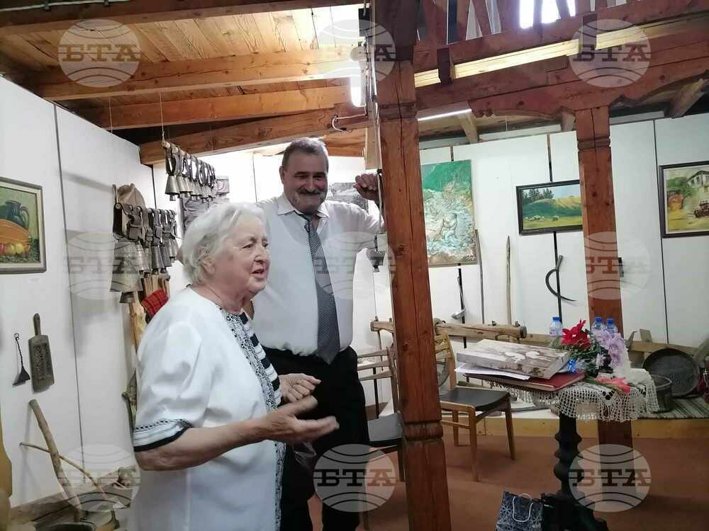 Девинчанин издаде книга за историята на Държавна спестовна каса в три общини в Родопите