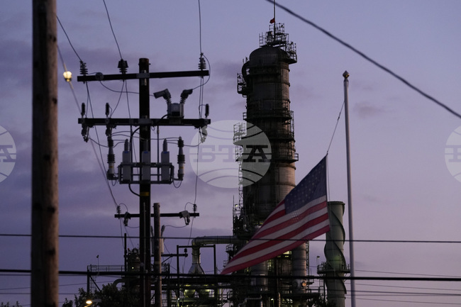 Цените на петрола се повишават заради спад на запасите в САЩ и несигурност около износа от Ирак