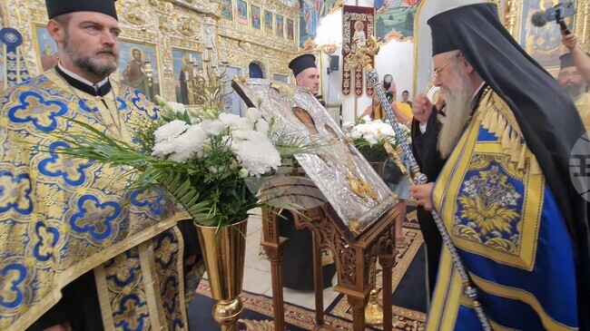 Чудотворната икона на Св. Богородица - "Златна ябълка“, ще бъде в Хасково в навечерието на Успение Богородично