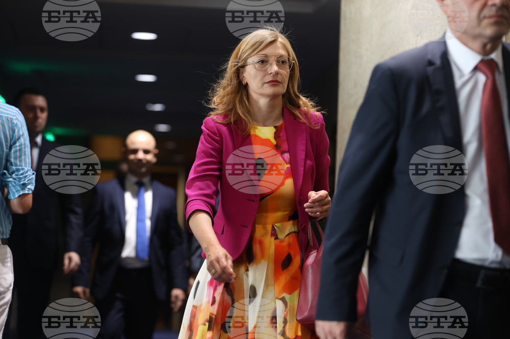 Парламент - заседание - Екатерина Захариева