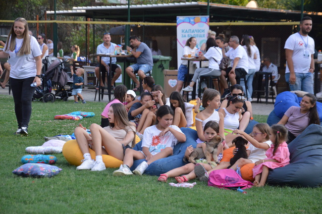 Община Благоевград: Спортни игри, вълнуващи истории, документален филм за „Пирин“ и много музика срещнаха у дома различни поколения във втората вечер на „Ела (си) в Благоевград“