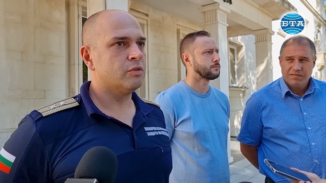 Пожарът в депото на Враца и Мездра е овладян напълно