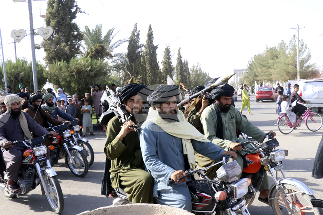 Талибаните са изтезавали и заплашвали афганистанци, завърнали се от Пакистан и Иран, се твърди в доклад на ООН