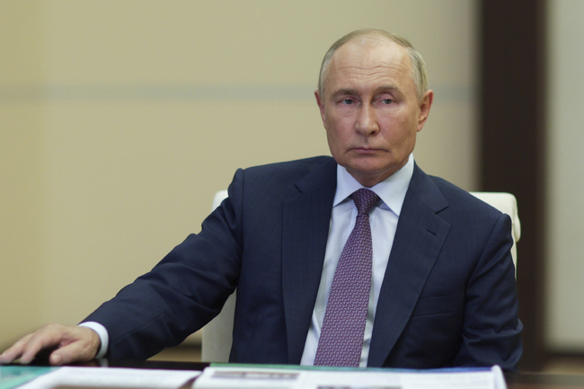 Руският президент Путин беше посрещнат с почетен караул в Азербайджан, съобщи АЗЕРТАДЖ