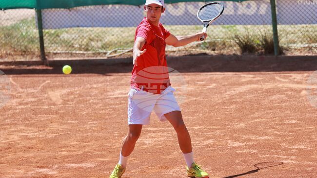 Джордж Лазаров започна с победа в основната схема на турнир по тенис в Турция