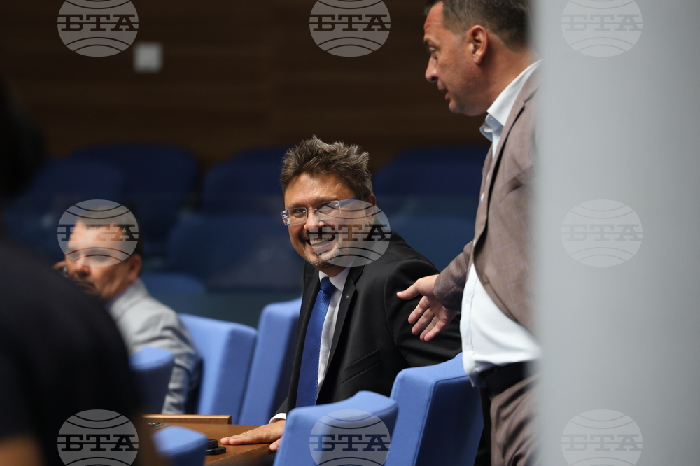 Парламент - заседание - Кирил Вълчев