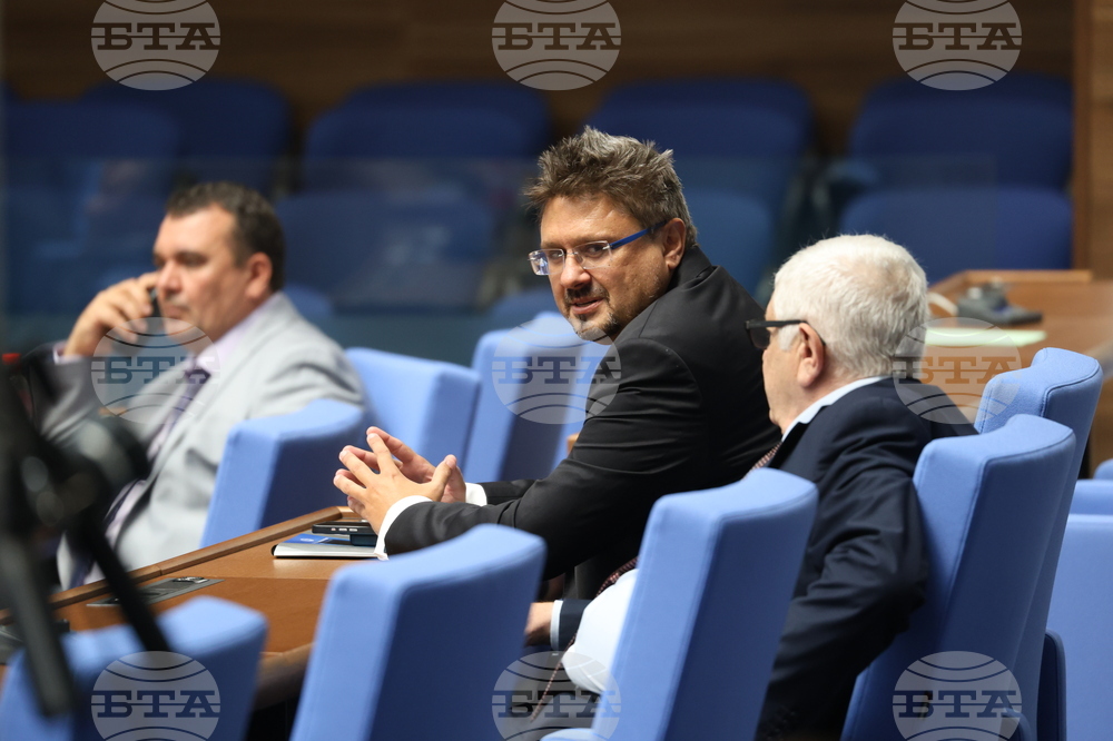 Парламент - заседание - Кирил Вълчев