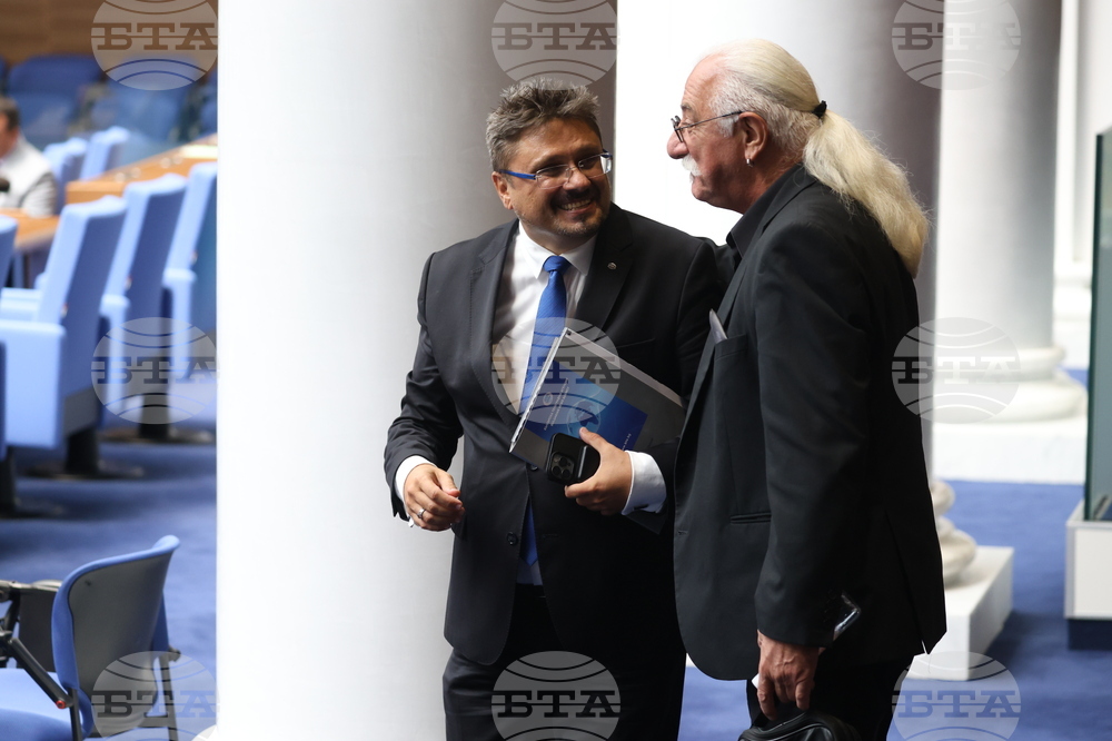 Парламент - заседание - Кирил Вълчев