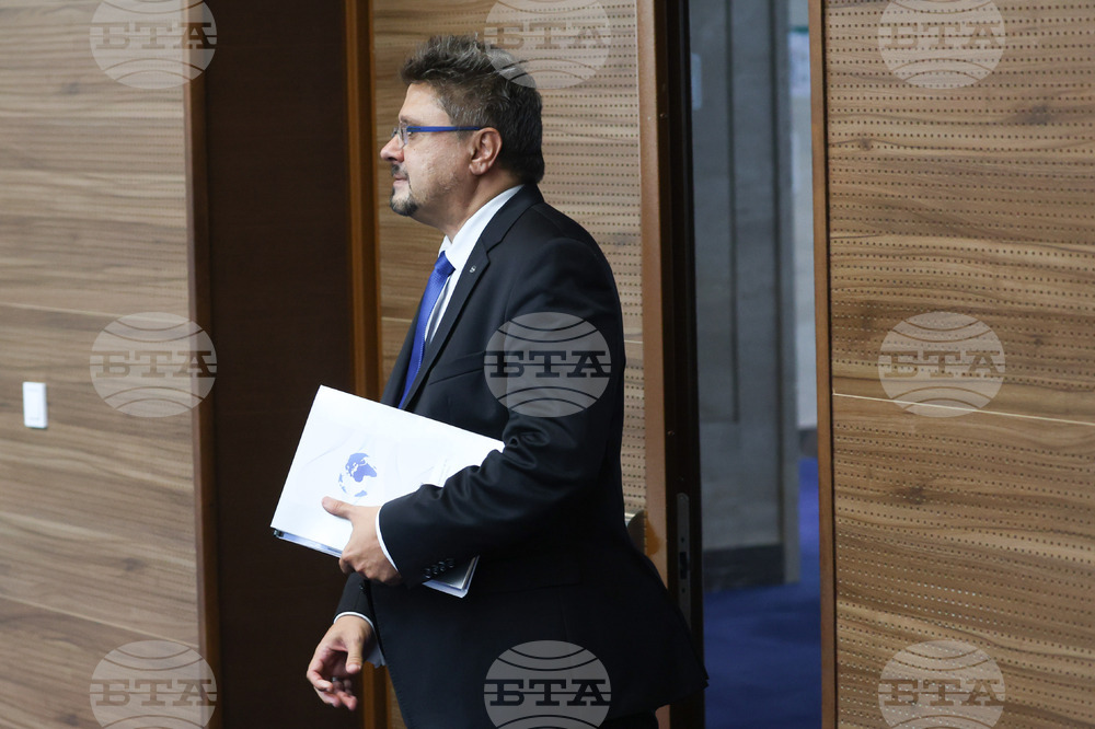 Парламент - заседание - Кирил Вълчев