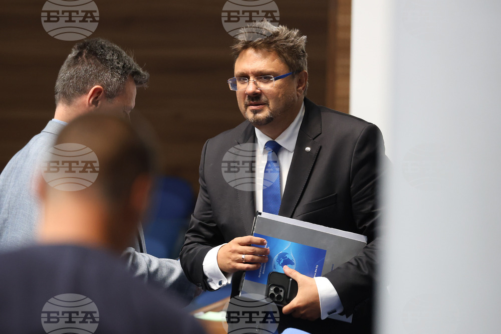Парламент - заседание - Кирил Вълчев