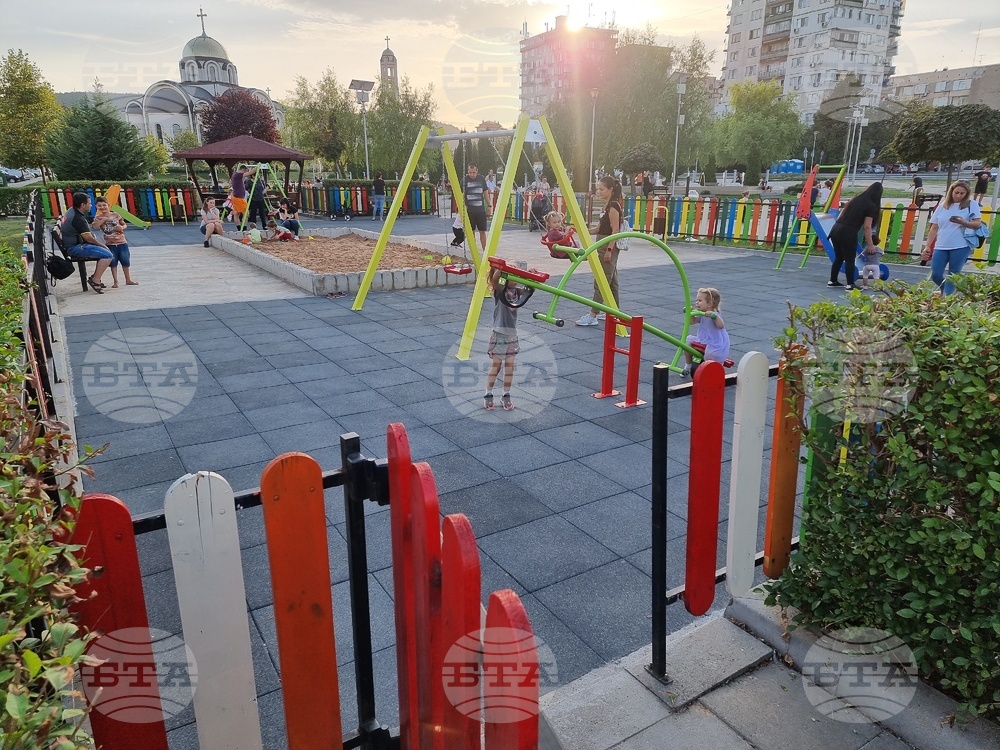 Община Монтана поетапно възстановява и ремонтира детските площадки в града и селата