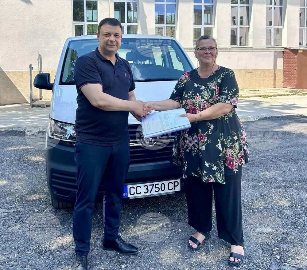 Община Силистра закупи нов автомобил за нуждите на социална институция