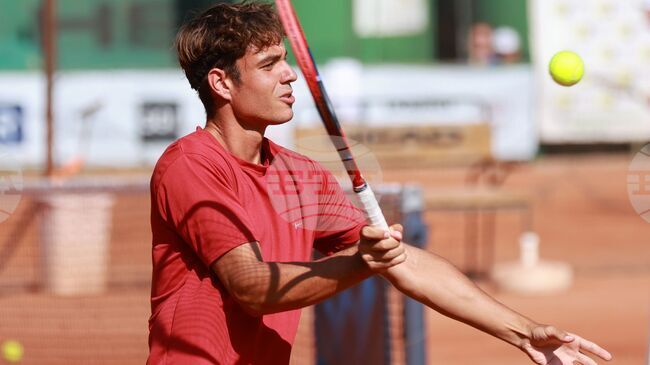 Динко Динев достигна до втория кръг на сингъл на турнир по тенис в Анталия