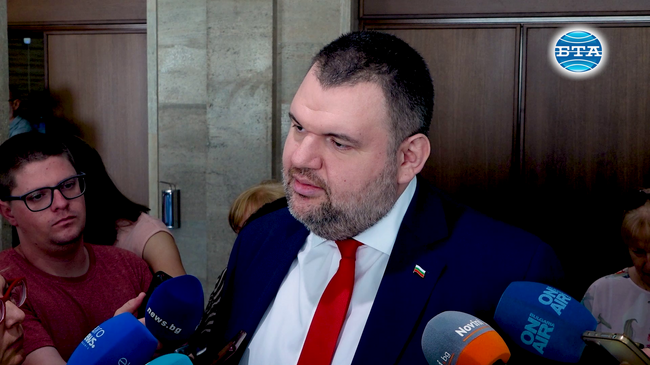 Темата днес е защо се бави толкова процедурата за служебния кабинет, коментира Делян Пеевски