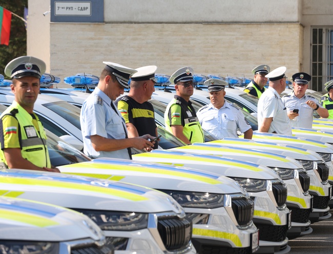 Нови 90 автомобила с повишена проходимост получиха отделите на „Пътна полиция“ в цялата страна