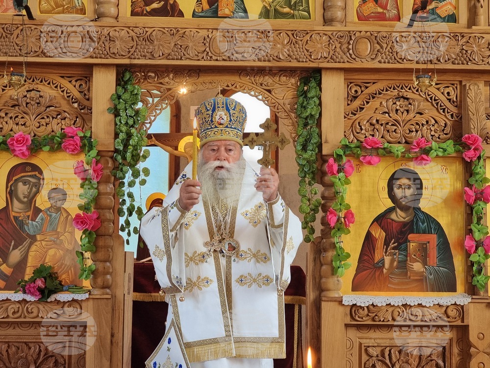 Пресвета Богородица е винаги с нас, доказват го многобройните й чудеса, които прави по целия свят, каза Ловчанският митрополит Гавриил