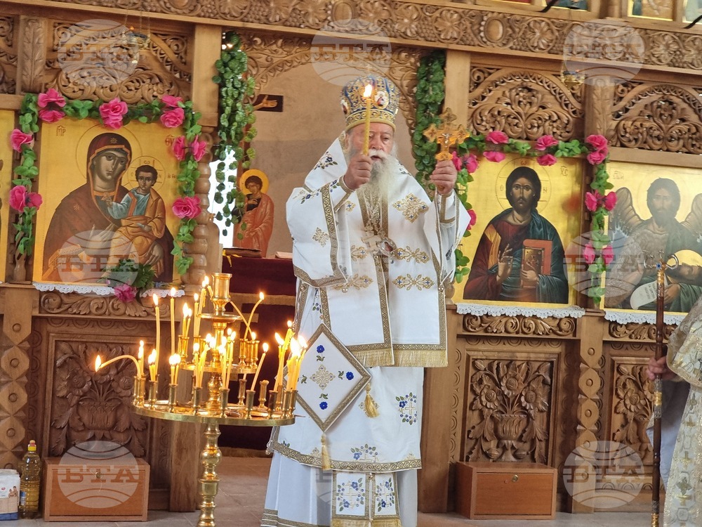 Село Черни Вит - Ловчански митрополит - празник