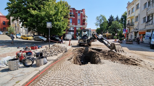 ВиК авария в центъра на Пловдив остави без вода Стария град