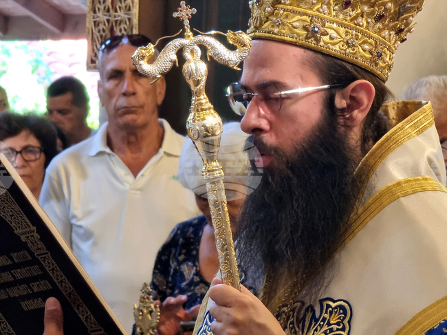 Четирима митрополити отслужиха литургия в църквата "Света София" в Несебър 