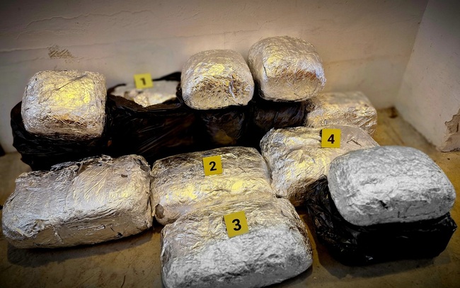 Агенция „Митници“: Близо 73 кг канабис задържаха митнически служители на МП Калотина