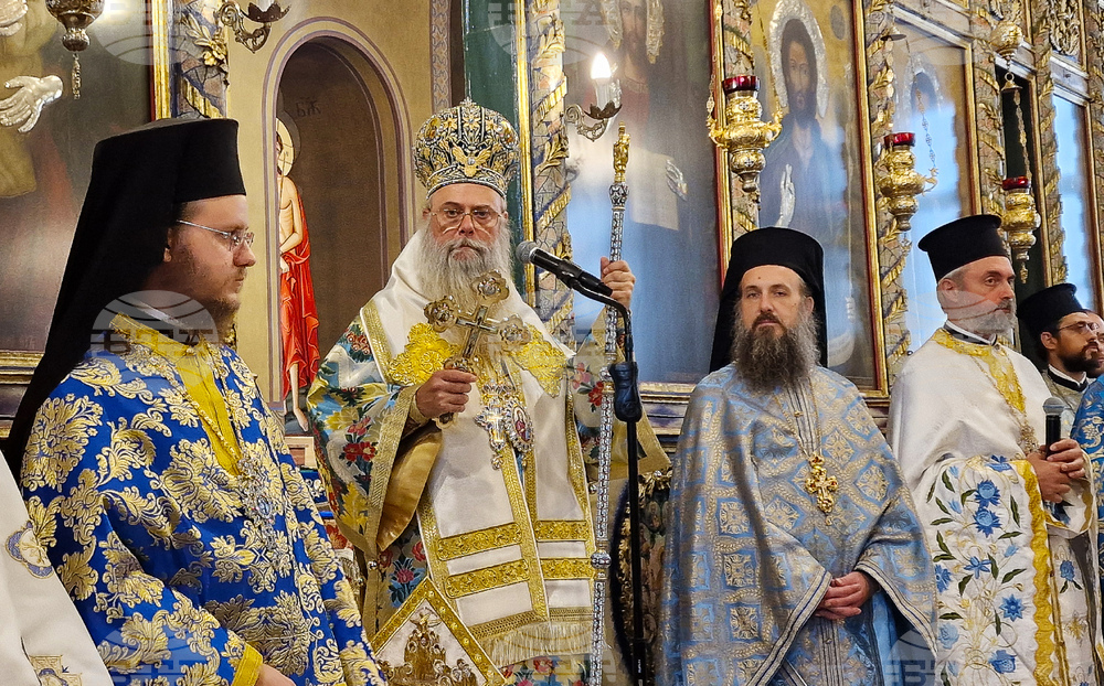 Пловдив - Успение Богородично - митрополит Николай - служба