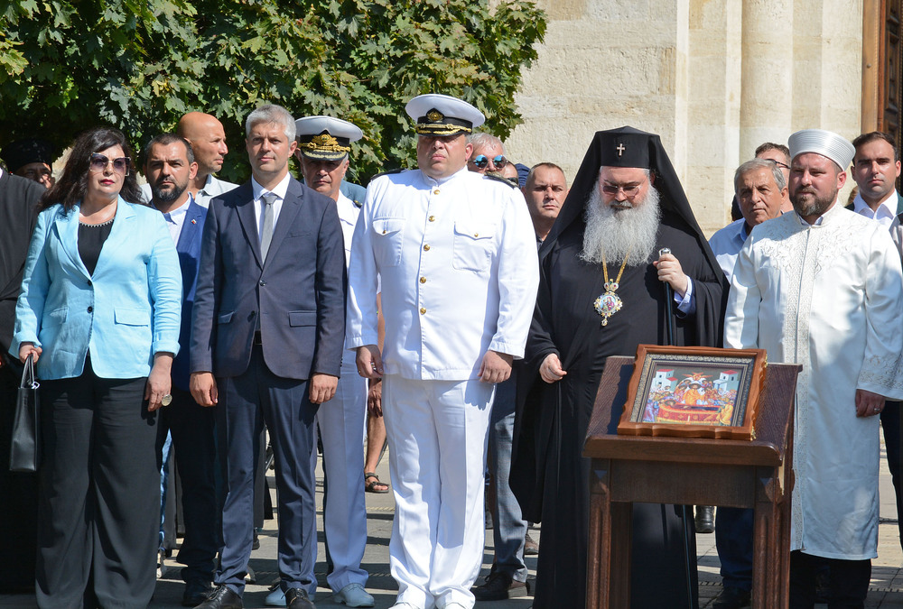 Община Варна: Кметът Благомир Коцев присъства на тържественото издигане на флага на Варна за празника на града