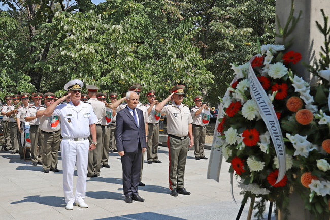 С вой на сирени и минута мълчание ВМА отбеляза Деня на спасението