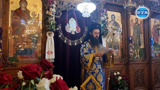 За ролята на старото поколение във възпитанието на младото говори в проповедта си на Успение Богородично Сливенският митрополит Арсений