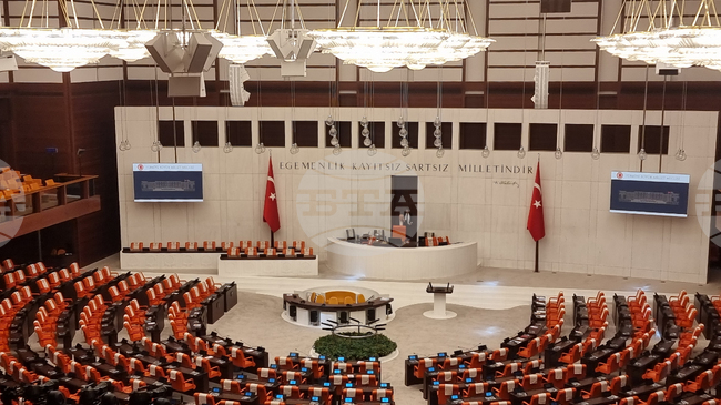 Трима депутати от Меджлиса преминаха в редиците на управляващата в Турция Партия на справедливостта и развитието