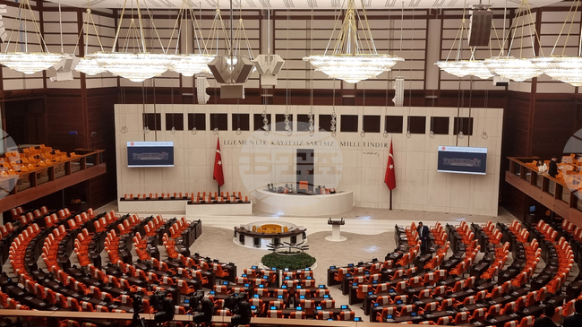 Лидерът на основната опозиционна партия в Турция и 11 други депутати от Меджлиса са заплашени от сваляне на депутатския им имунитет 