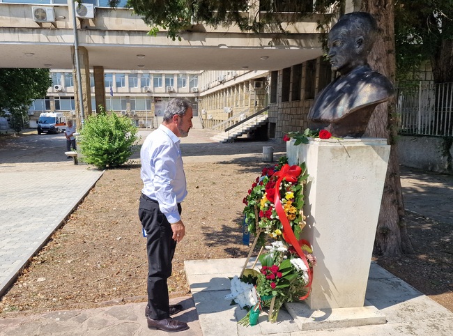 Медици от Областната болница във Велико Търново почетоха своя патрон с едноминутно мълчание и вой на сирени