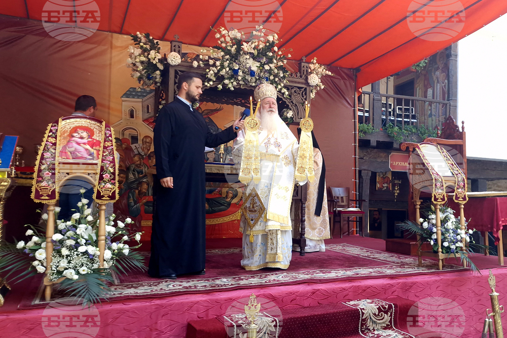 Троян - лития - храмов празник на Троянския манастир