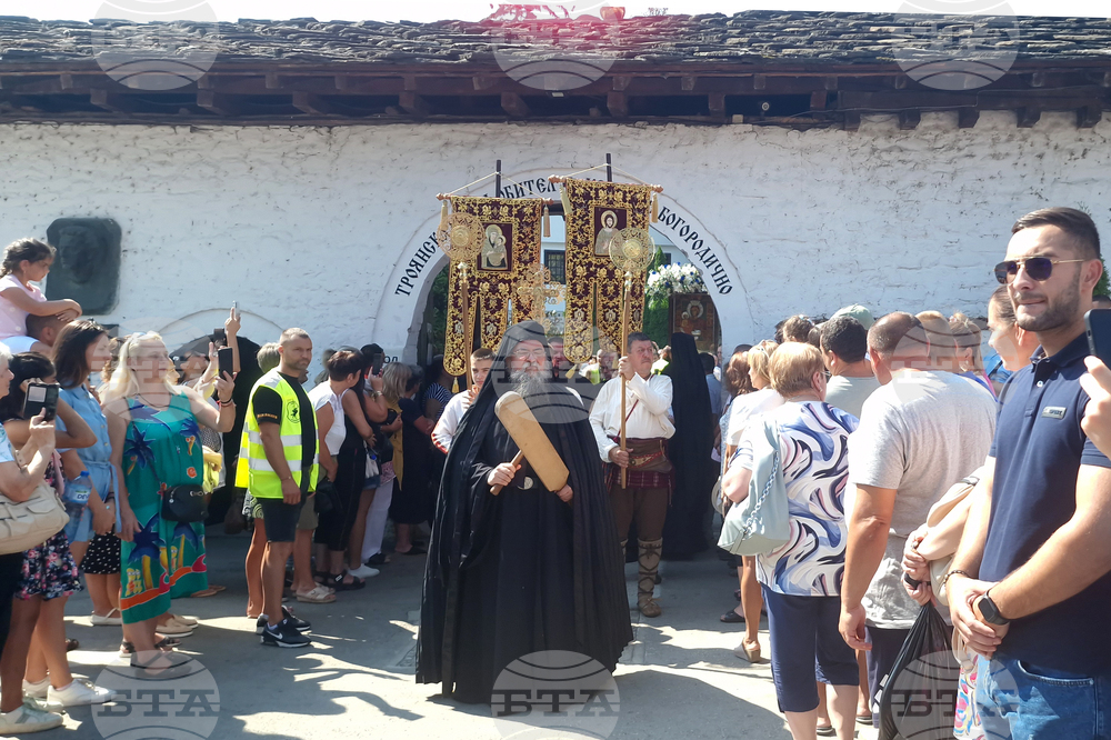 Троян - лития - храмов празник на Троянския манастир