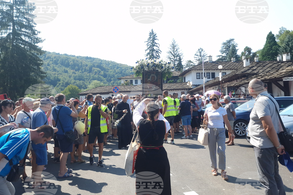 Троян - лития - храмов празник на Троянския манастир
