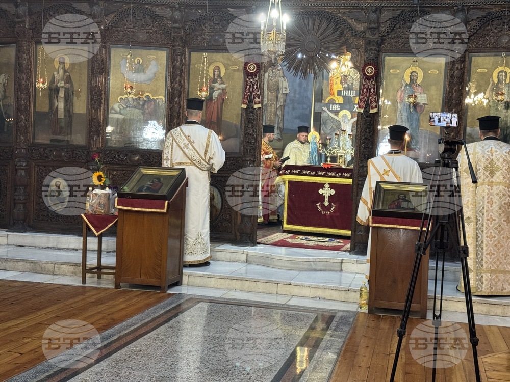 Казанлък - Успение на Пресвета Богородица - литургия