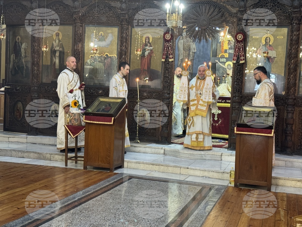 Казанлък - Успение на Пресвета Богородица - литургия