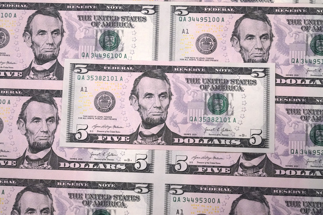 Нидерландски данъчен съветник на звезди е осъден да плати 15,5 милиона долара в САЩ заради укриване на данъци 