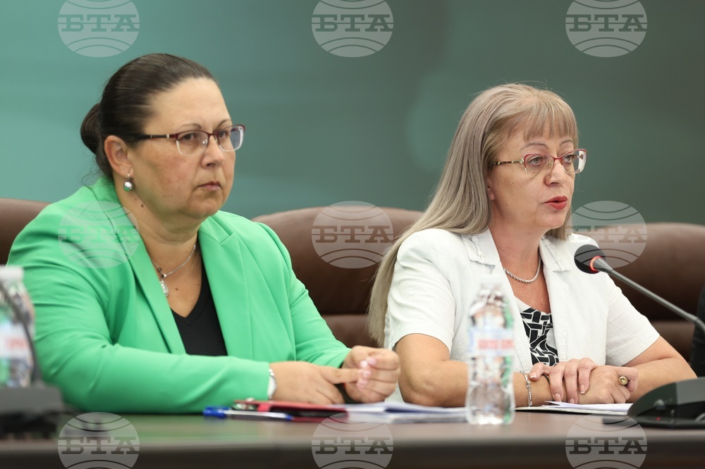 НСлС - пресконференция - Елин Пелин - фойерверки