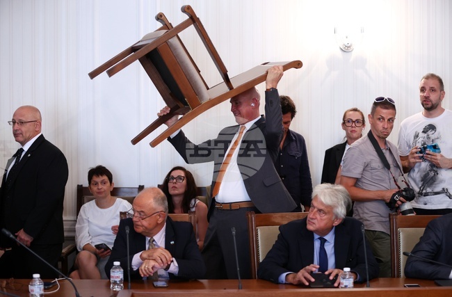 Народно събрание - Временна комисия за дейността на Петьо Еврото и Мартин Божанов