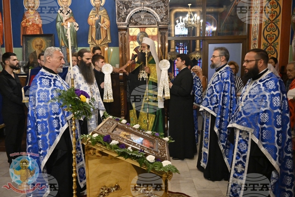Патриарх Даниил отслужи празнична вечерня за Успението на Божията майка