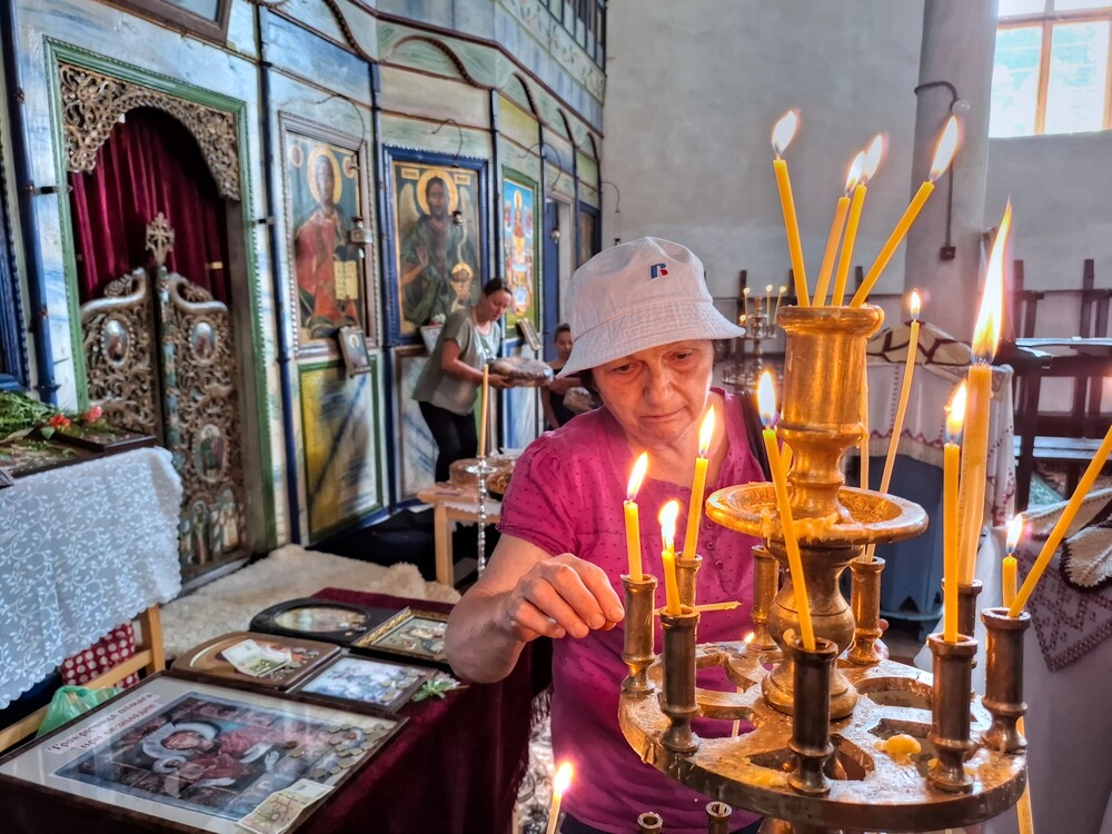 Миряните в община Банско отдадоха почит на Света Богородица