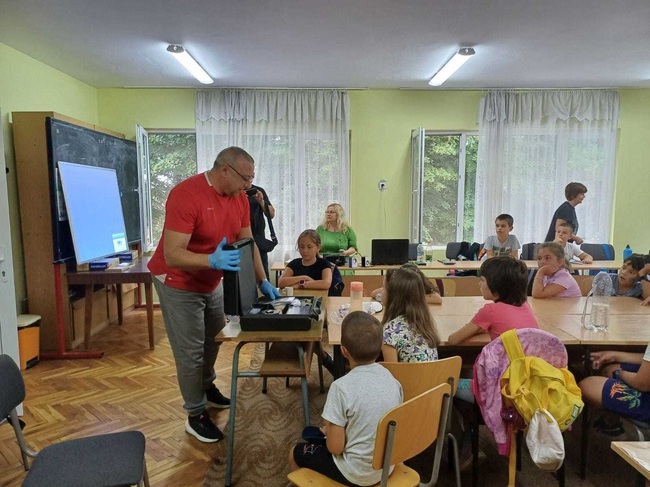 Деца от Центъра за подкрепа за личностно развитие „Анастас Стоянов" се включиха в инициативата „Детска академия за спорт и превенция" в Шумен